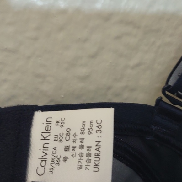 SLIGHTLY USED CALVIN KLEIN BRA NAVY BLUE 36C - Picture 4 of 9